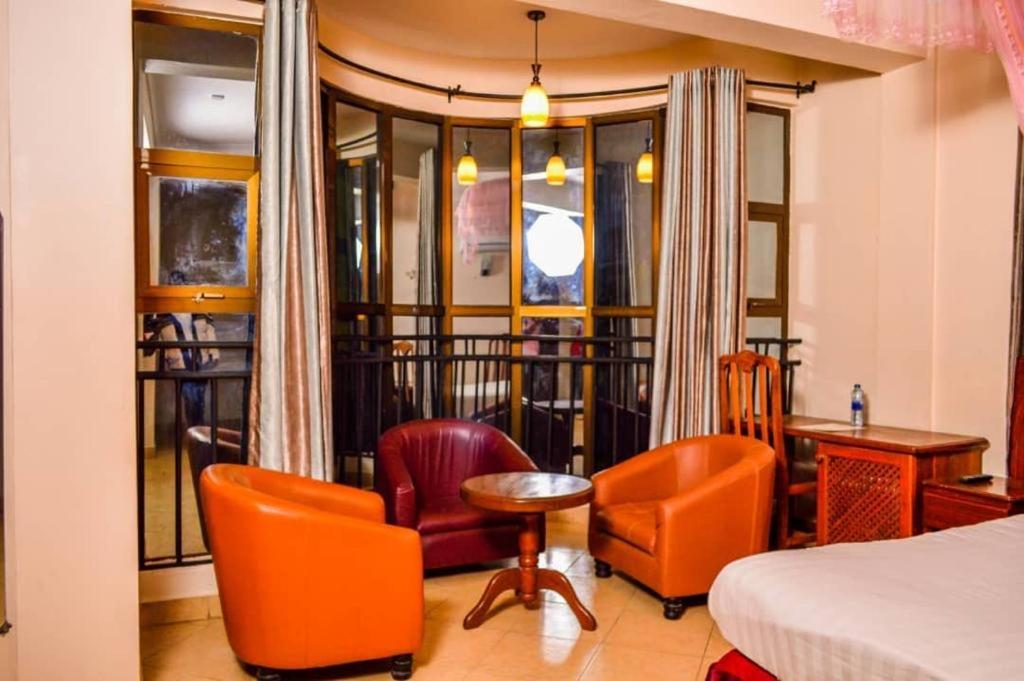 Grace Land Hotel Arusha Bagian luar foto