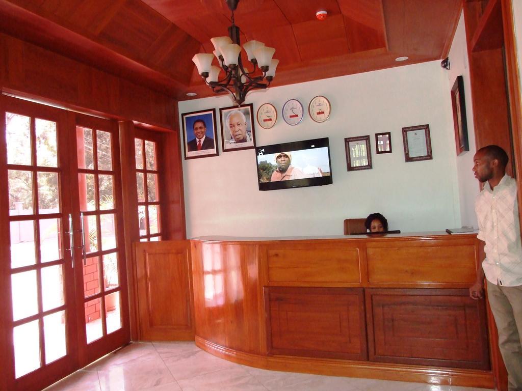 Grace Land Hotel Arusha Bagian luar foto